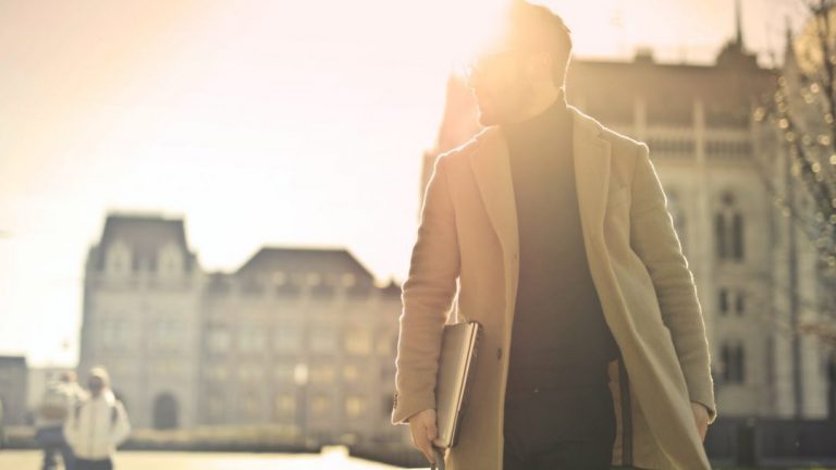 Mums nepieciešams pastāvīgi šķīstīt sevi ar Dieva vārdu un staigāt Viņa gaismā