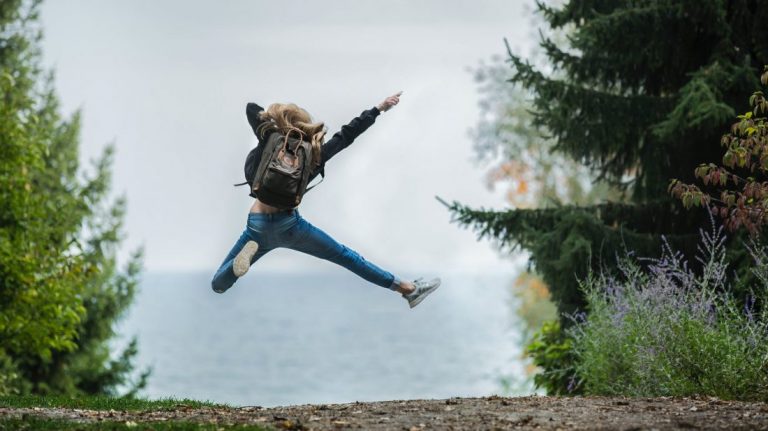 Ja mēs mācēsim dzirdēt no Dieva un sekot Viņa norādījumiem, tad mēs kļūsim par lieciniekiem tam, kā Dievs glābj, dziedina un atbrīvo daudzus cilvēkus caur mūsu liecībām