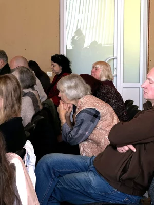 Draudze klausās sprediķi