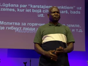 Mācītājs Rufus lūgšanā, Pielūgsmes nakts 2025